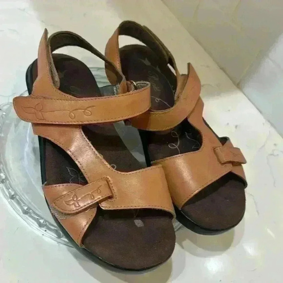 Propet womens tan sandals size 7 - Picture 1 of 9